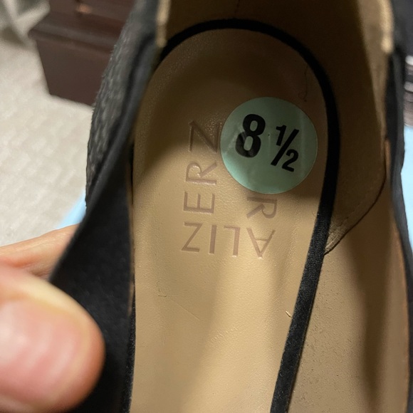 Black leather and elastic heeled shoe - Picture 5 of 15